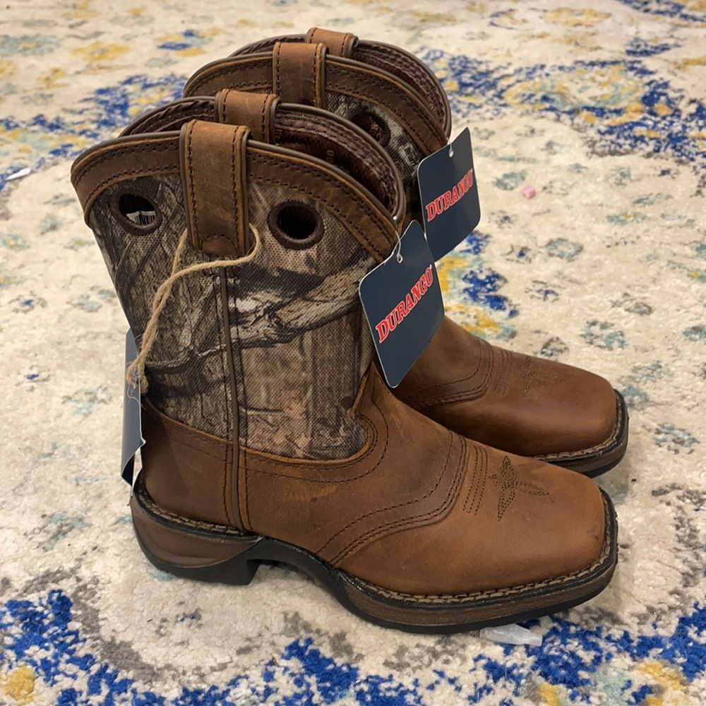 Boys boots
